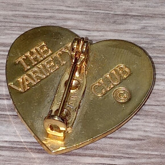 The Variety Club Gold Tone Heart Day 2000 Pin Badge Brooch Child Baby Face - Picture 5 of 7